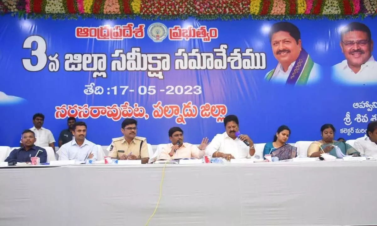 Solve the drinking water problem, the minister ordered the officers