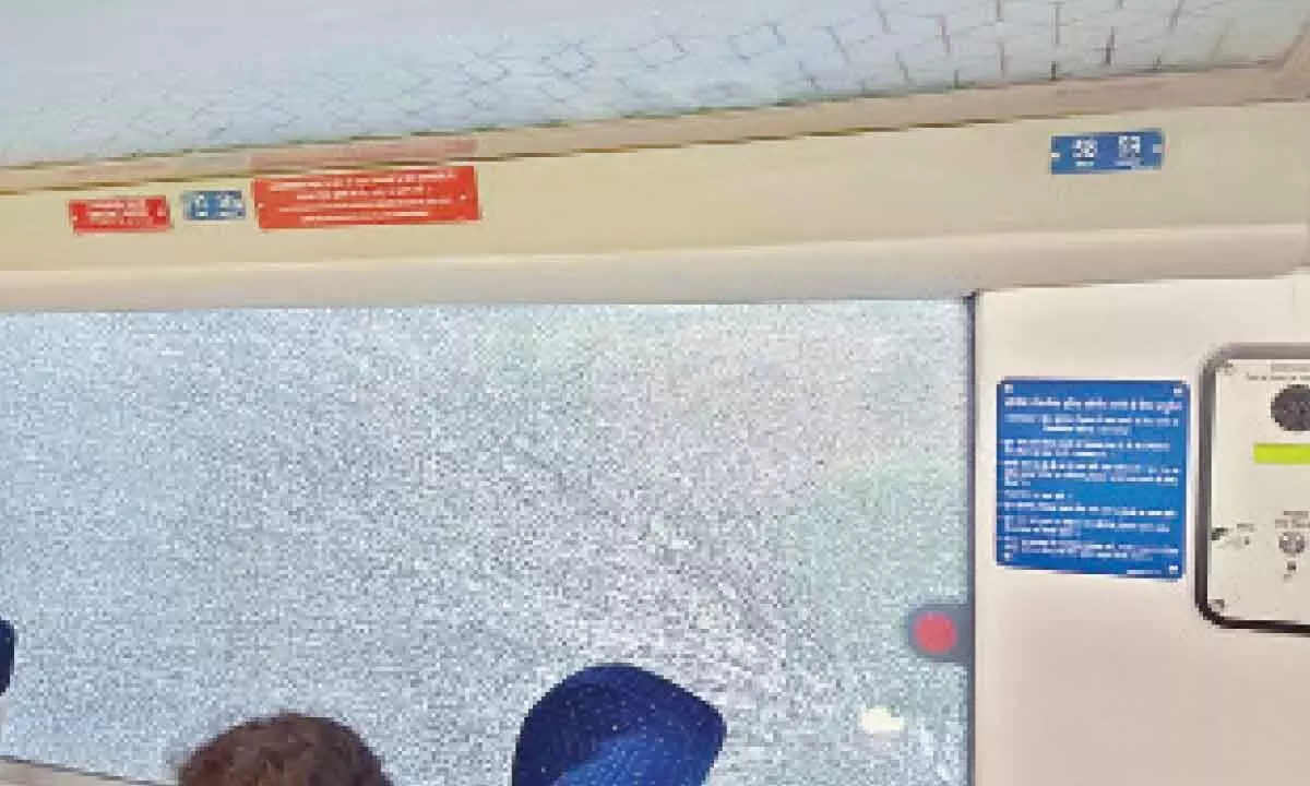 Stones pelted at Vande Bharat Express in Vizag