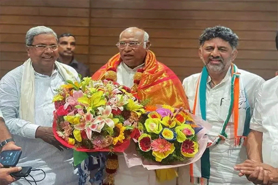 Siddaramaiah, DK Shivakumar stick to claims for CM post