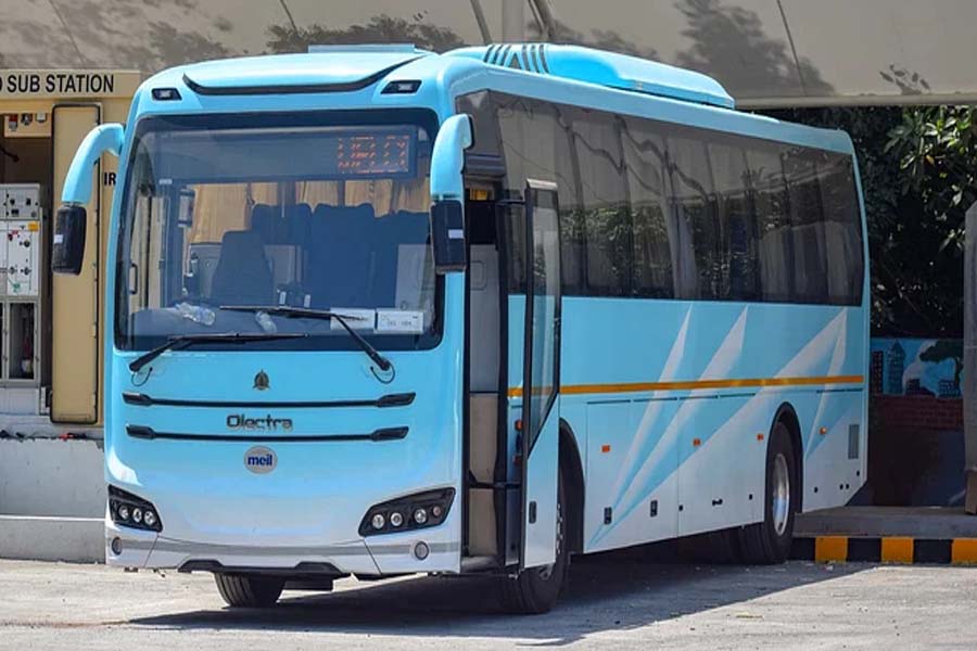  CM Shinde launches E-Shivneri bus