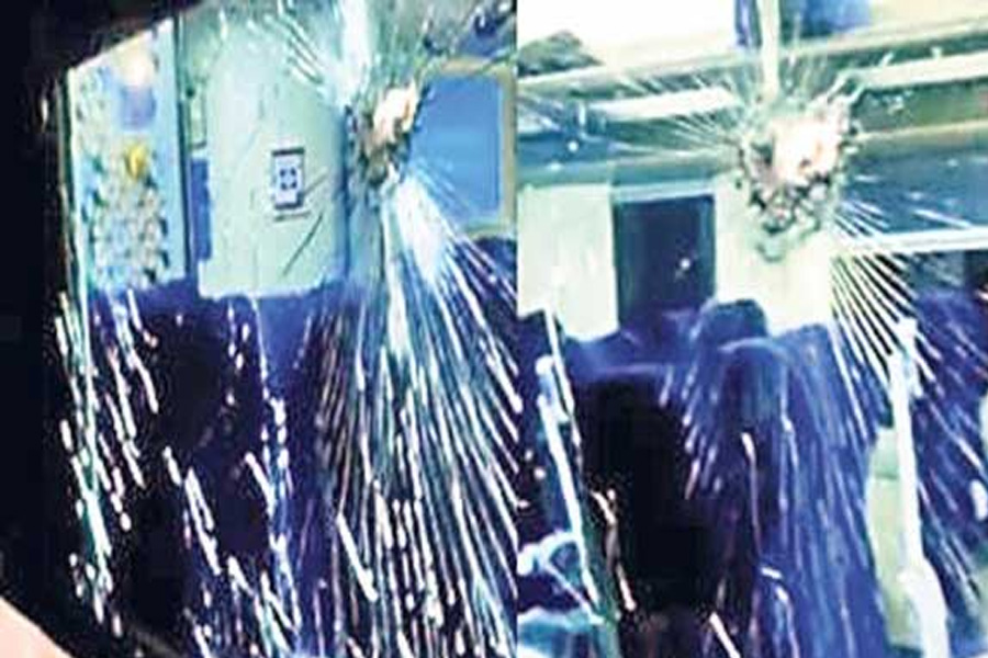 Kasargod: Stones pelted at Vande Bharat express, window panes damaged