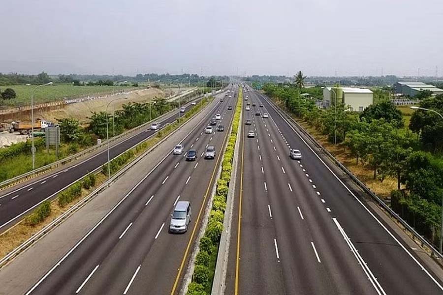 Officials inspect construction of 4-lane road from Mappedu to Pannur