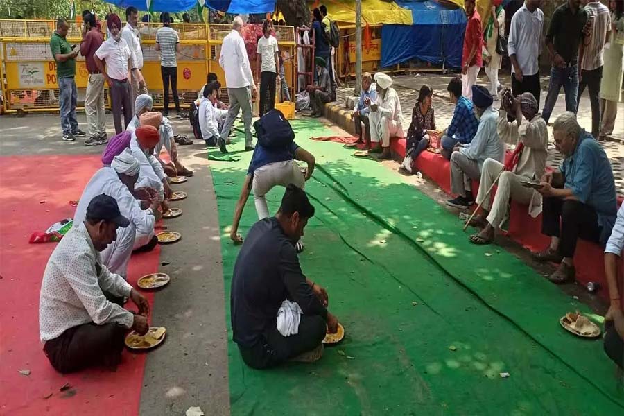 Wrestlers organized langar at Jantar Mantar, provided food to all