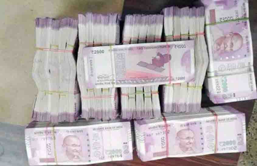 77 lakh cash seized from thief’s house, police dug up the land