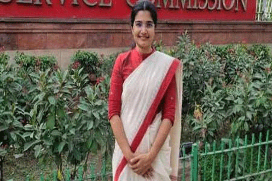 Narayanpet SP’s daughter secures 3rd rank in UPSC