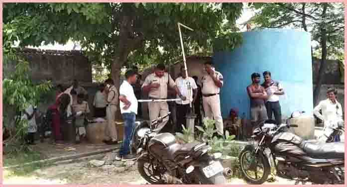 Sensation spread in the village after the dead body was found in the school, forensic team on the spot