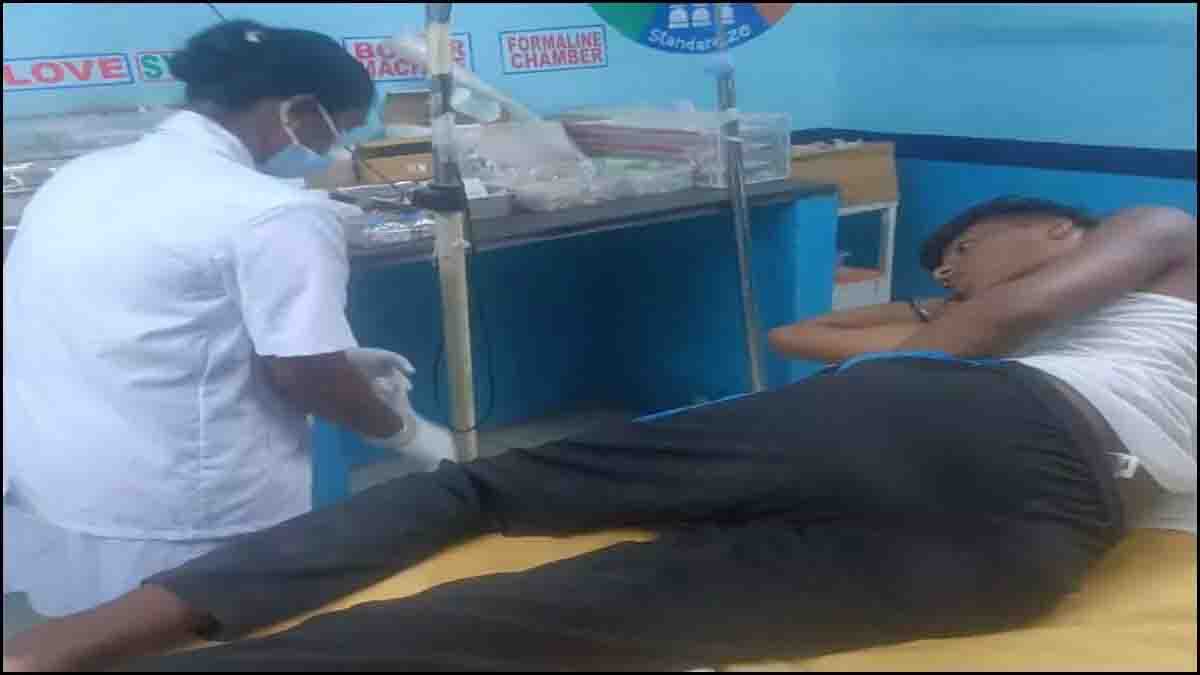 The blade went near the police station, the miscreants attacked the young man who went for a walk