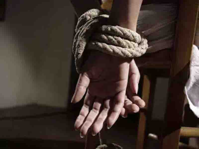 The deal of the mortgaged house was done in the bank, the buyer woman reached the police station