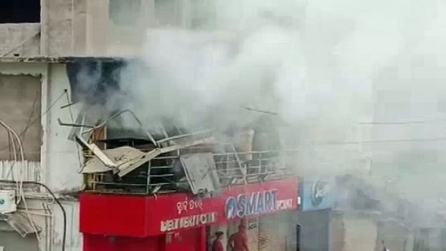 Clothes worth Rs.50lakh reduced to ashes in Odisha!