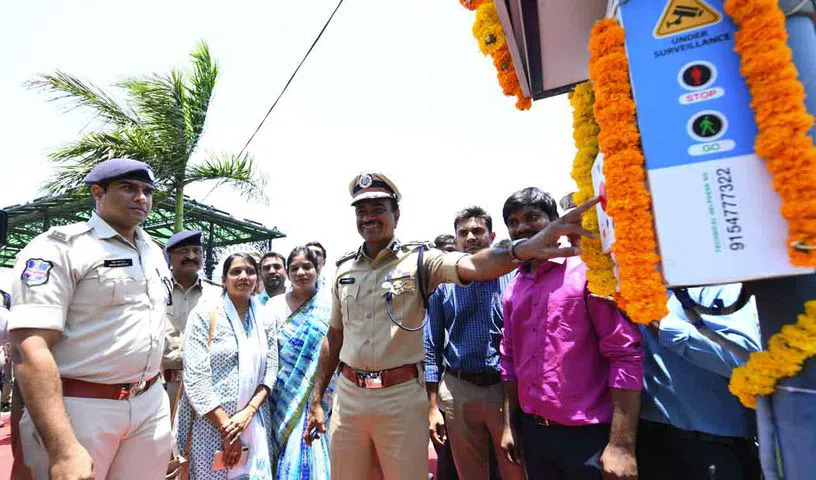 India’s first Pelican Signals installed at Hyderabad’s Tank Bund