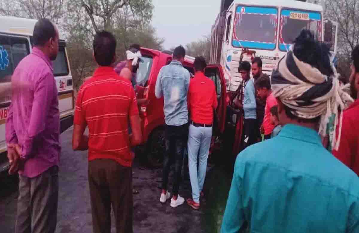 Hiwa hit car riders returning from Dashgatra program, condition of 4 critical