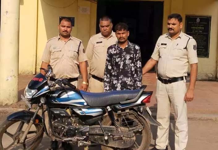 Robbery with laborer in Ravanabhata, history sheeter arrested