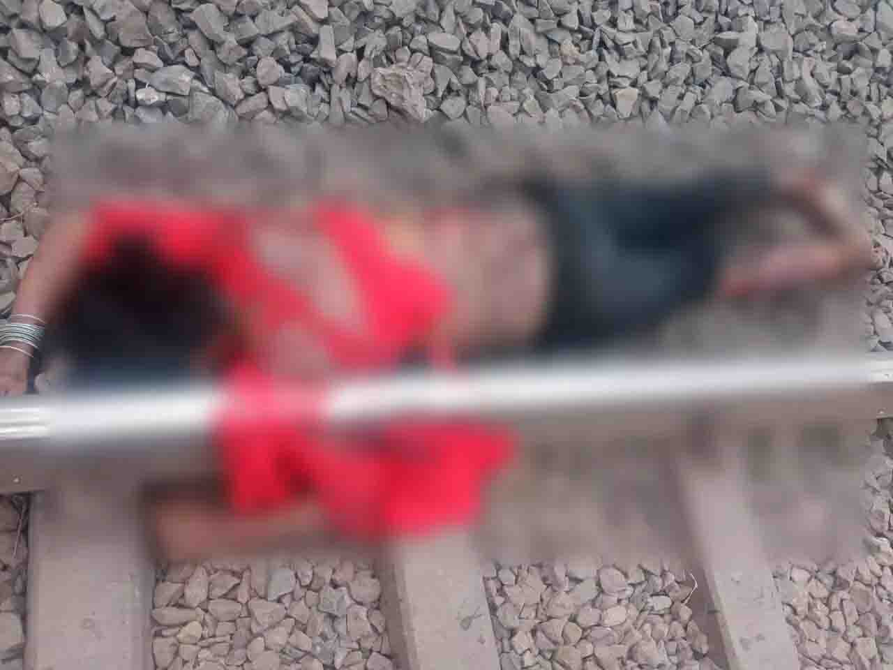 Shemale fell from train in Raipur, died on the spot