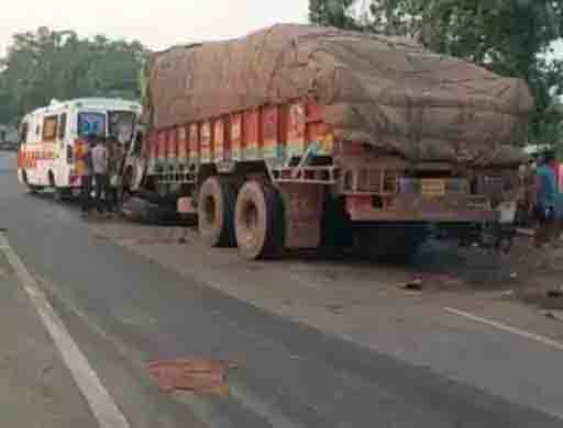 Fierce collision of two trucks, one died on the spot