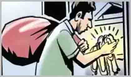 Thieves took away jewelry and cash from bank clerk’s house