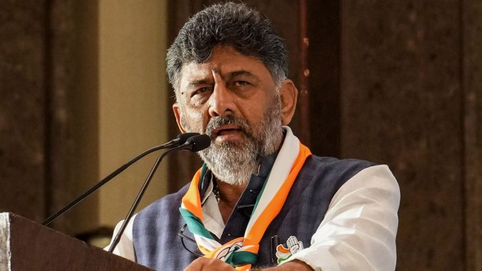 D K Shivakumar breaks down, thanks Sonia Gandhi