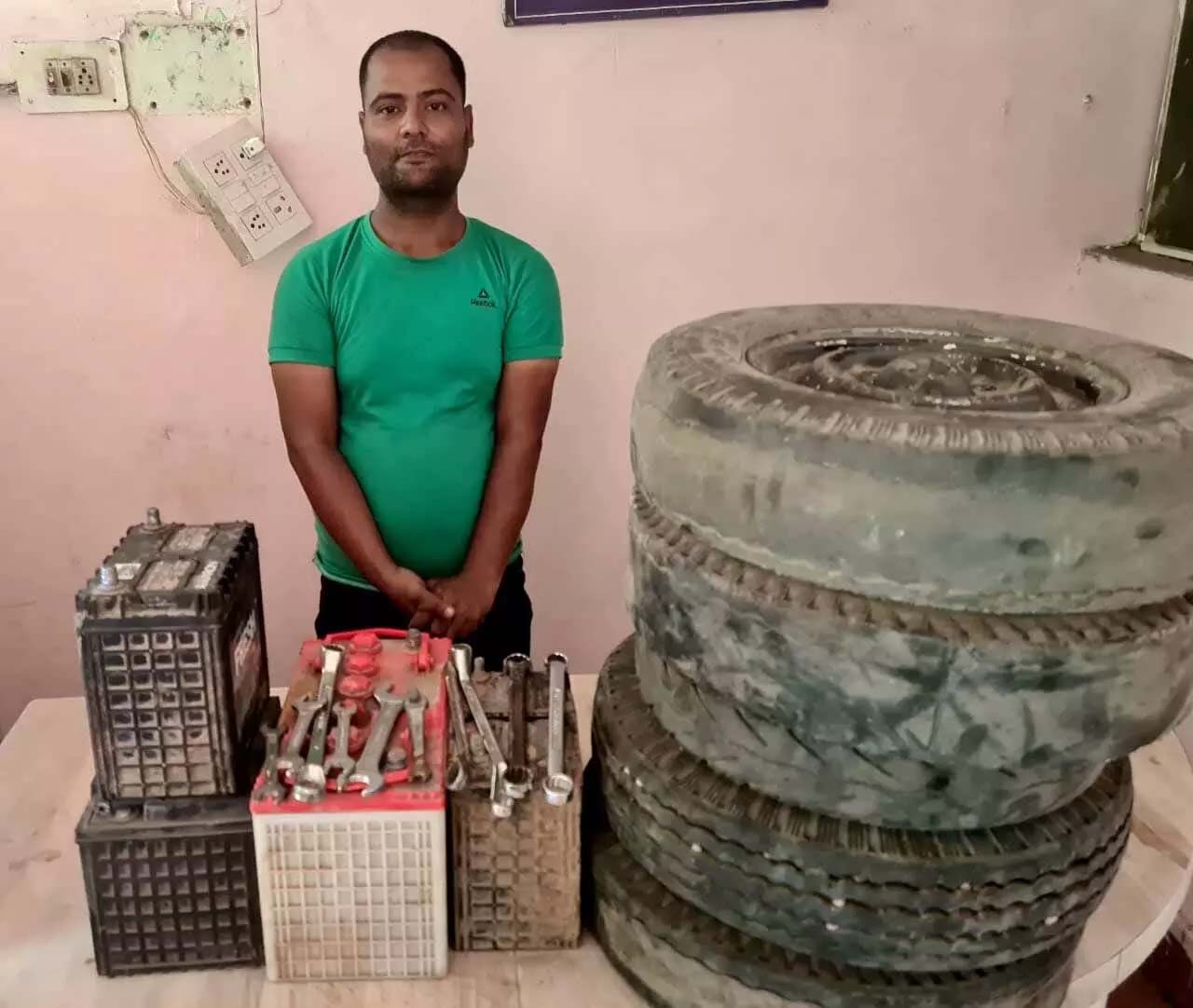 Raipur police caught habitual thief