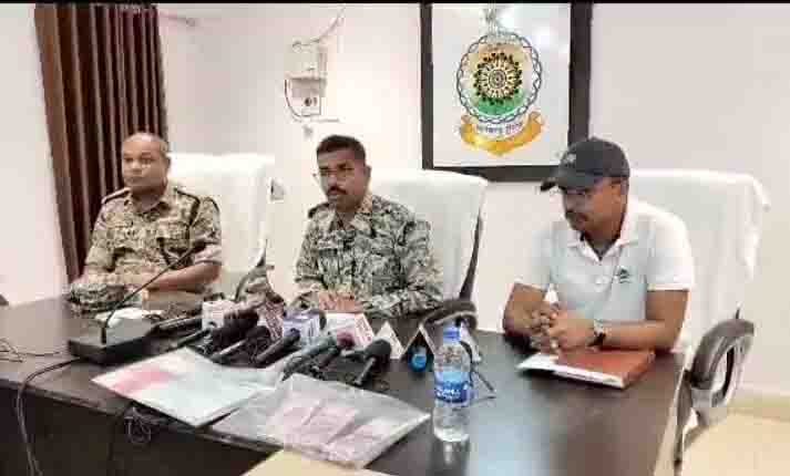 6 lakh cash seized: all notes of 2-2 thousand, two Naxal associates arrested
