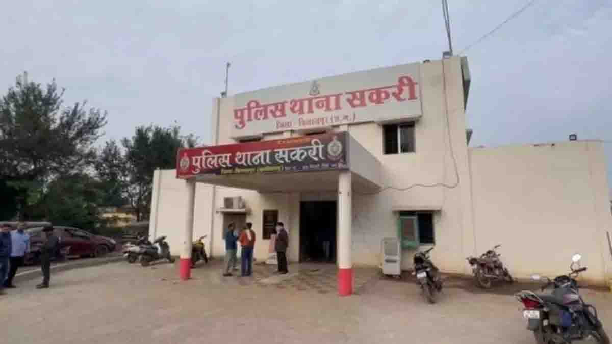 Chain snatching incident, two miscreants were in the bike