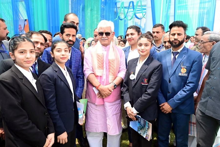 Raj Bhawan hosts celebration of 100th Episode of PM’s Mann Ki Baat