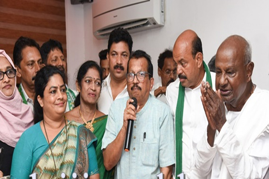 Mangaluru: Deve Gowda bats for candidature of JD(S) candidate Mohiudeen Bava  
