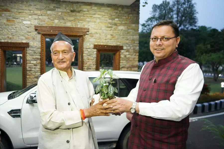 Chief Minister Pushkar Singh Dhami met former Governor Bhagat Singh Koshyari