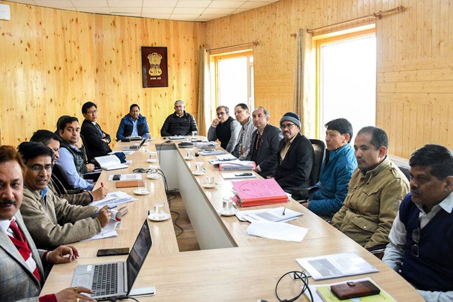 Advisor Narula, Secy Telecom Rajaraman review telecom services in Ladakh
