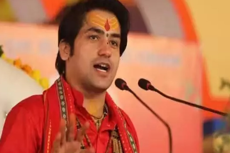 Objectionable picture of Dhirendra Shastri shared on internet, FIR against the accused