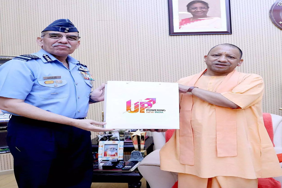 Air Marshal Kapoor met CM Yogi