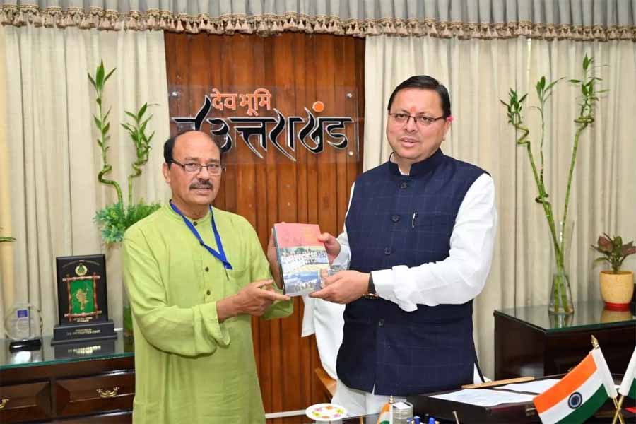 Senior journalist Jai Singh Rawat met Chief Minister Pushkar Singh Dhami