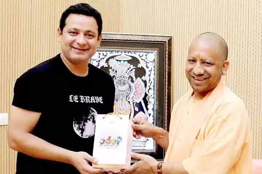 Cricketer Piyush Chawla met CM Yogi