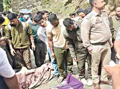 Vehicle fell into the ditch, 5 people died