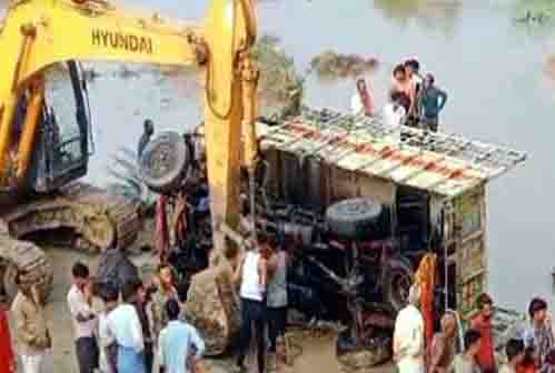 Truck fell into the river, five people died