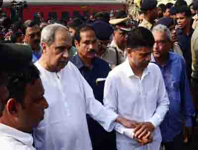 Odisha government will run free bus service till Kolkata for stranded passengers in the state