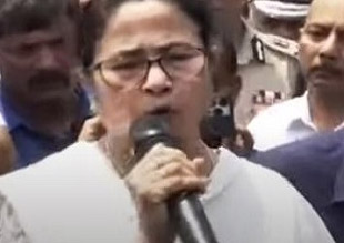 Odisha Train Tragedy: Mamata-Railway Minister spar over death toll at accident spot