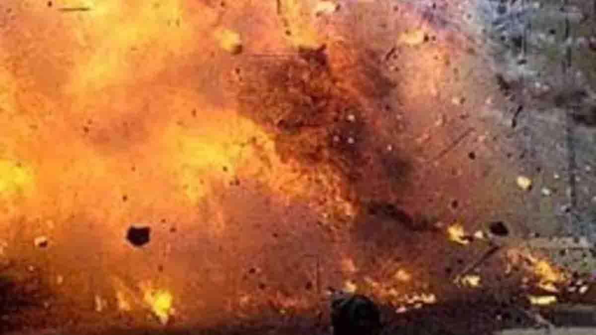 2 CRPF jawans injured, Naxalites caused damage by IED blast