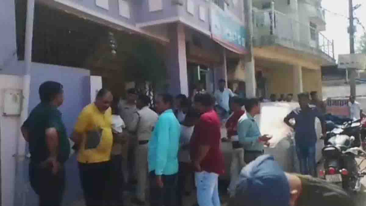 Loot of 10 lakhs, miscreants raided teacher’s house