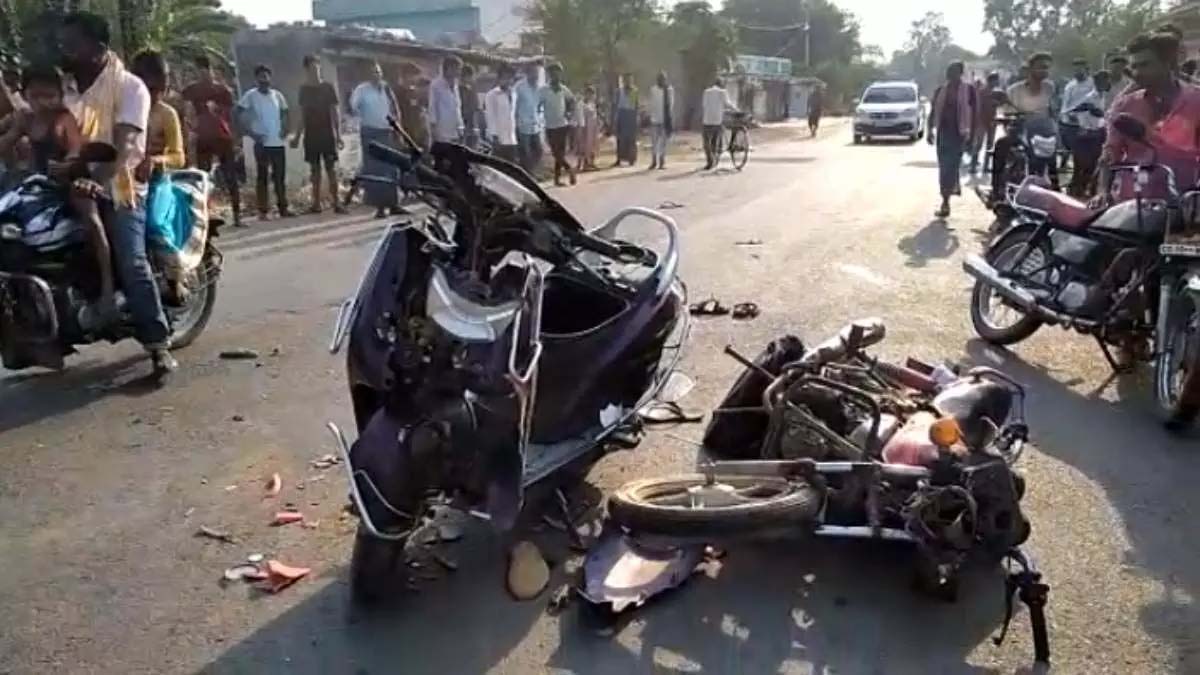 One killed, girl and youth injured in scooty and bike collision