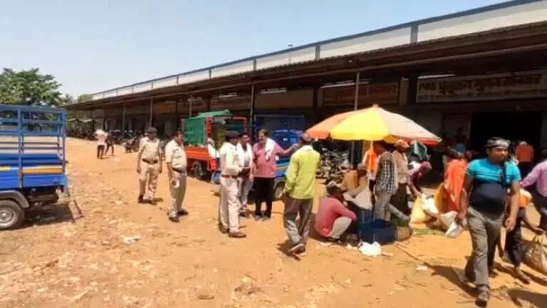 Big theft in vegetable market, thieves entered 24 shops
