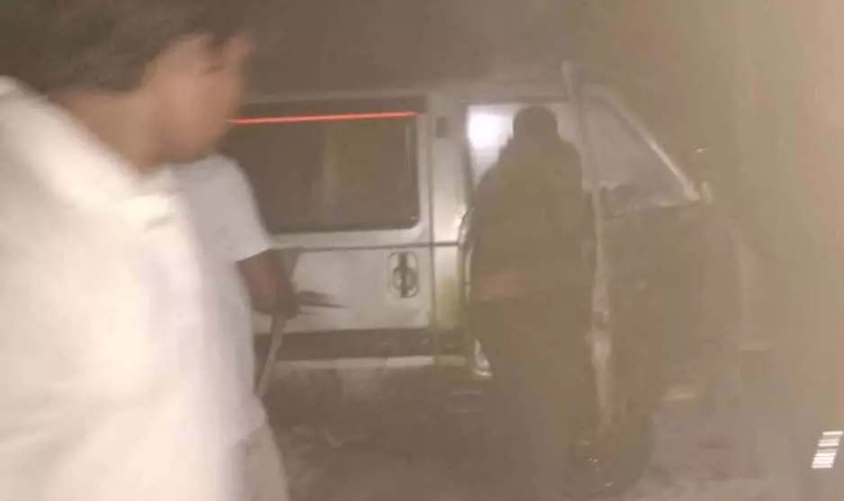 Van caught fire, accident happened near petrol pump