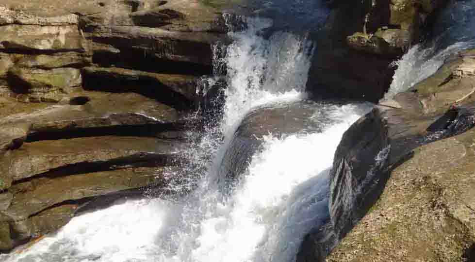 Restriction on the entry of tourists in the waterfall
