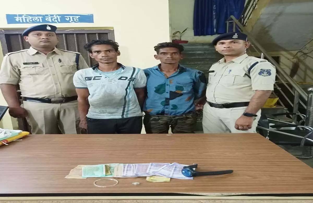 Lifters looted cash and mobile, 2 accused arrested