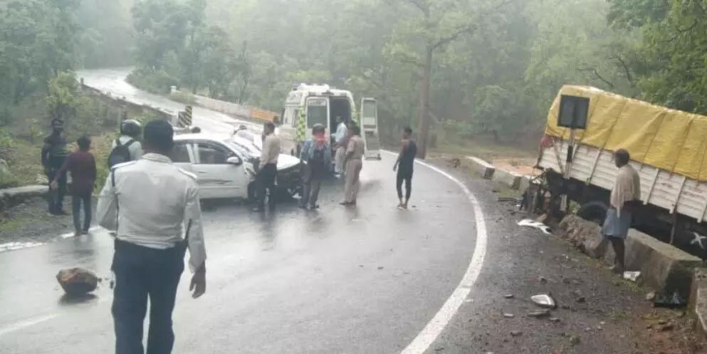 Mini truck and car collided, 3 people injured