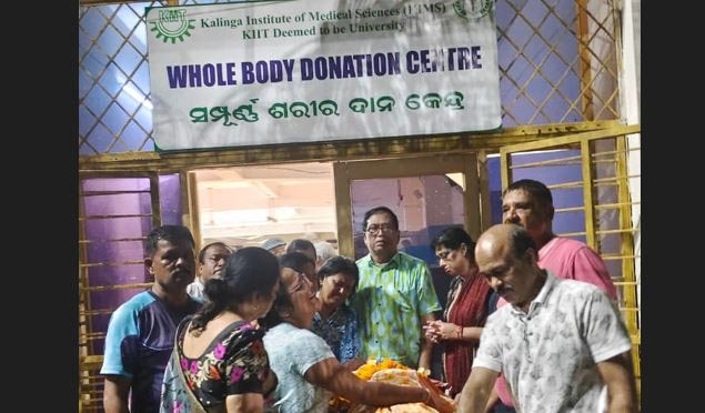 Man donates body of wife to KIMS in Bhubaneswar