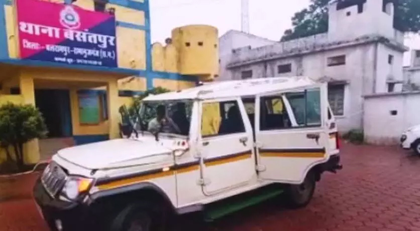 Heavy liquor found in damaged vehicle, police searching for main smuggler