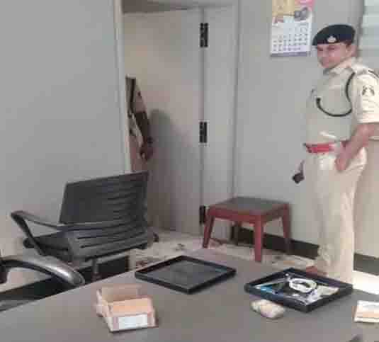 Theft of 10 lakhs in the office, thieves had entered from the bathroom