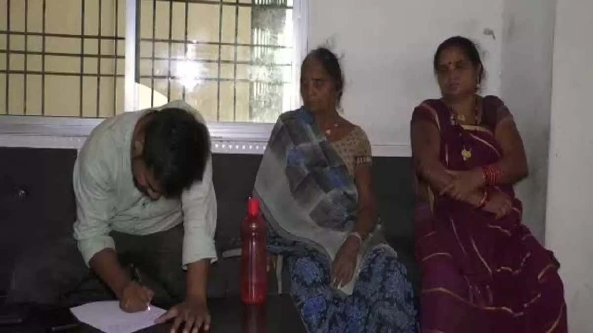 Doctor and security guard thrashed, patient’s family complains to SP