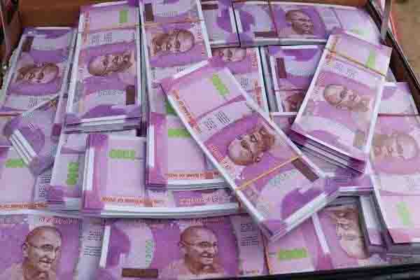 2 crore 76 thousand cash found in businessman’s house, police had reached to investigate the theft