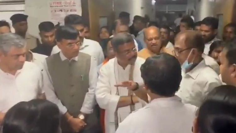 Odisha Train Crash: 3 Union Ministers Visit SCBMCH At Cuttack To See Injured, Stress On Saving Every Life