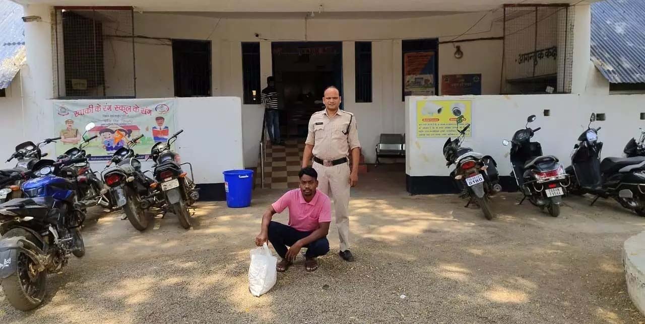 Saraipali police caught mahua liquor